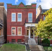 Building Photo - Charming 3-Bedroom Apartment