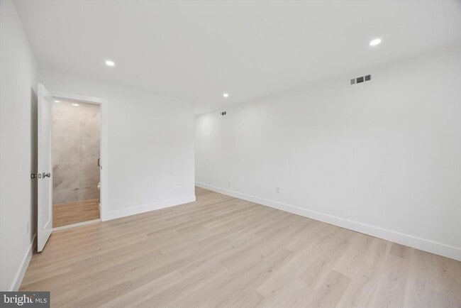 Building Photo - 511 Bradley Ct