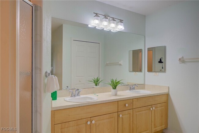 Building Photo - 1904 NE 19th Ave