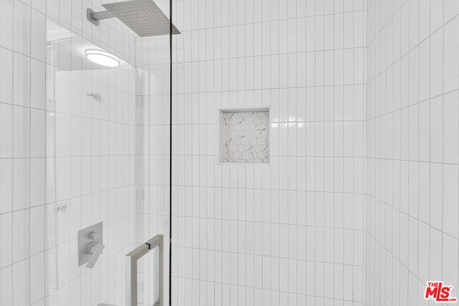 Building Photo - 926 N Spaulding Ave