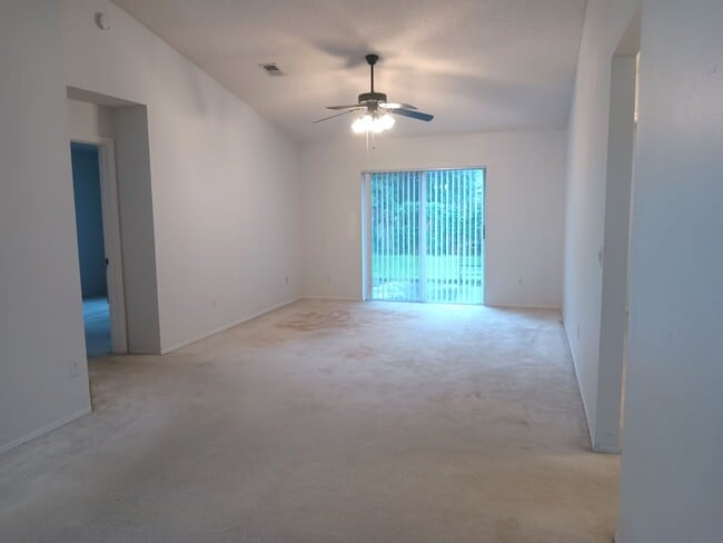 Building Photo - SUMMER SPECIAL 1/2 OFF FIRST MONTH'S RENT ...