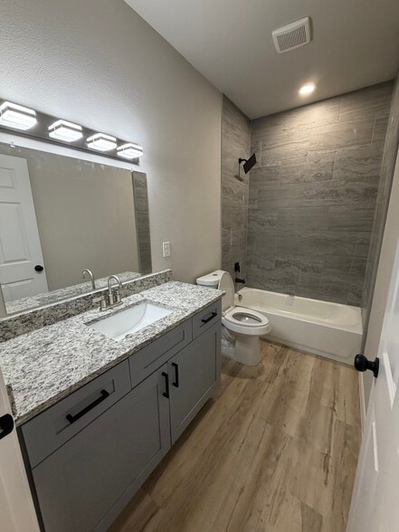 Building Photo - 2656 Locust Ave