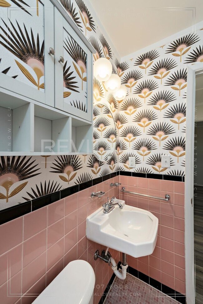 Building Photo - Perfect 3 Bd / 2 Ba Olde Towne Daphne Home!