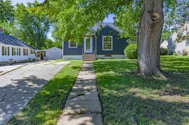 Building Photo - Spacious home for rent!