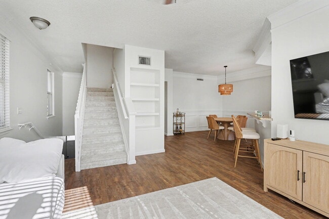 Building Photo - 2044 Alta Meadows Ln