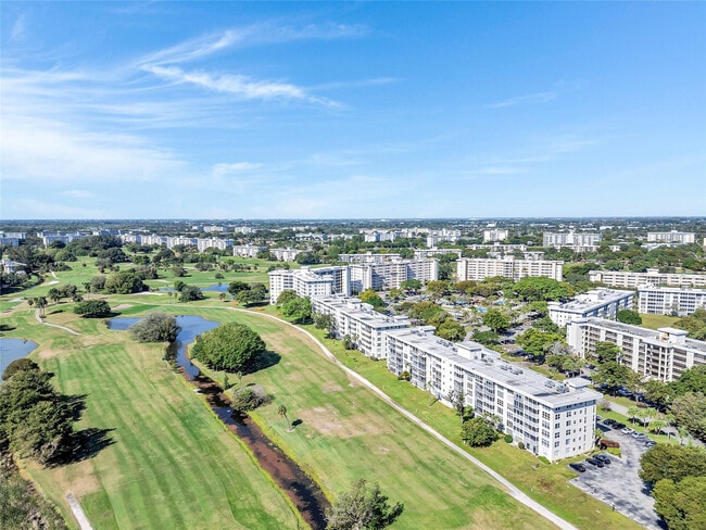 Building Photo - 3001 S Course Dr