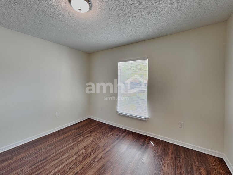 Building Photo - 5251 Silver Thistle Ln