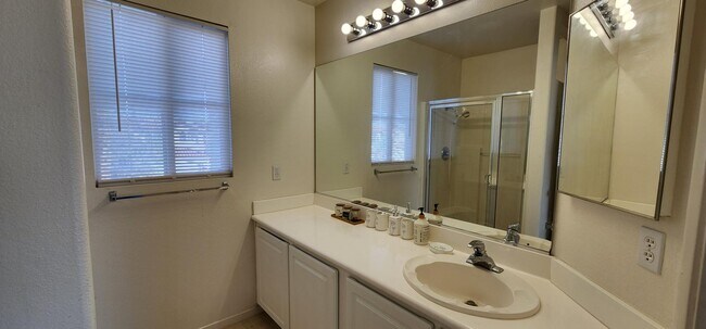 Building Photo - 1687 E Balsam Mist Ave