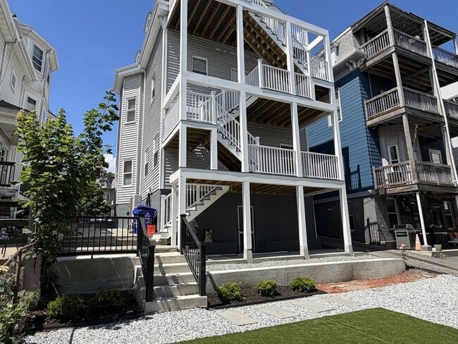 Building Photo - 171 Trenton St