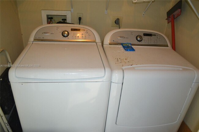 Building Photo - 9727 Hammocks Blvd