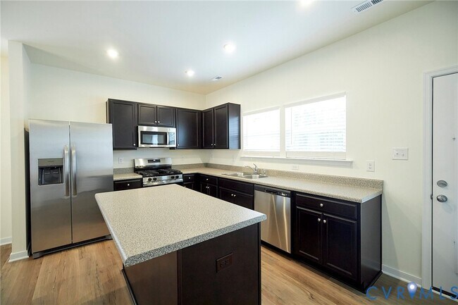 Building Photo - 240 Greenpark Rd