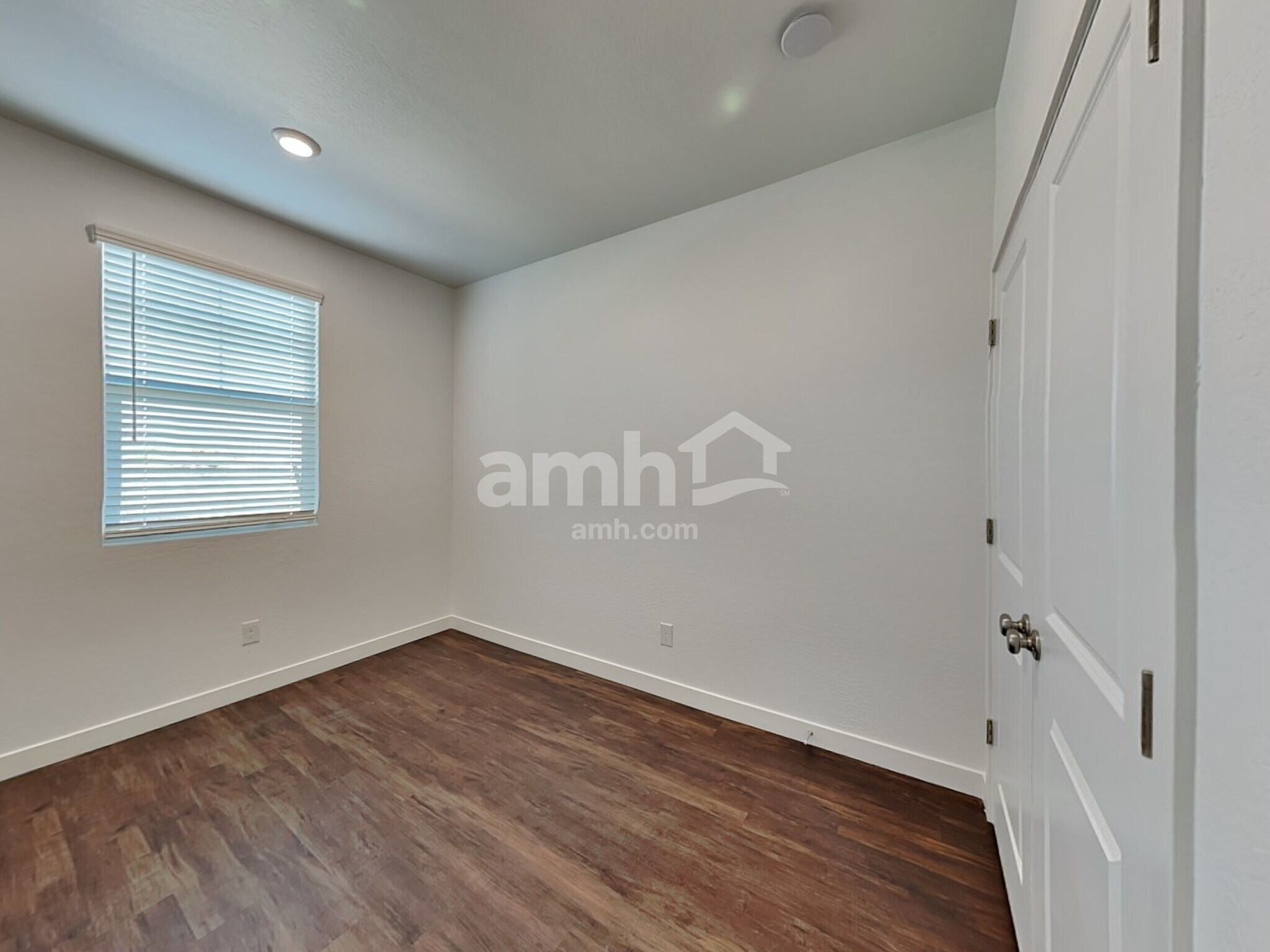 Building Photo - 18449 W Honeysuckle Dr