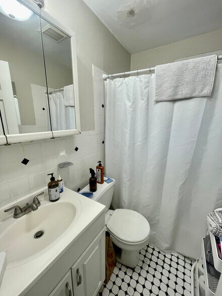 Building Photo - 1 Torpie St