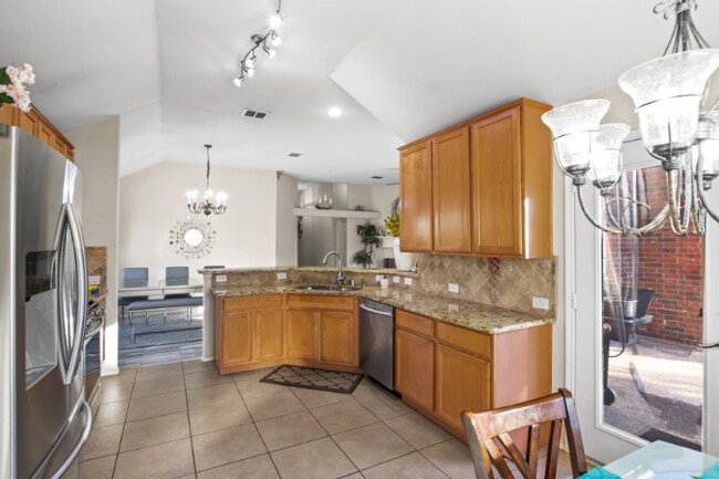 Building Photo - 2697 Redcedar Dr