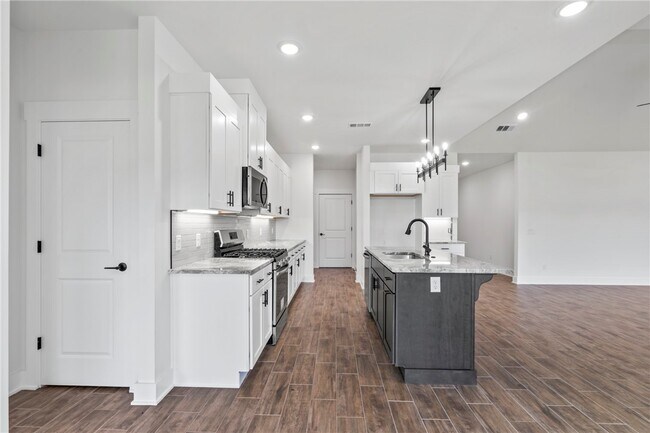 Building Photo - 110 N Banner Ave