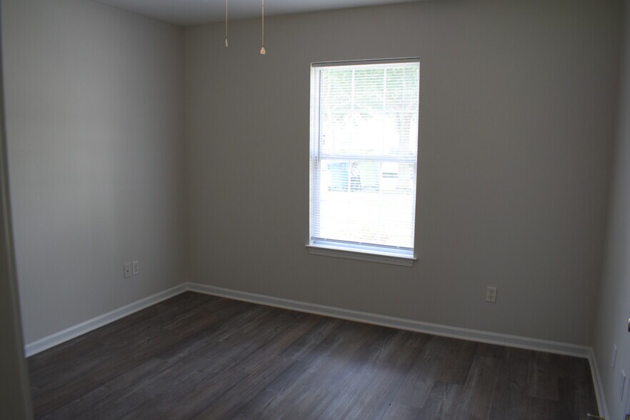 Building Photo - 708 Tabor Ln