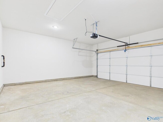 Building Photo - 1325 Eidson St