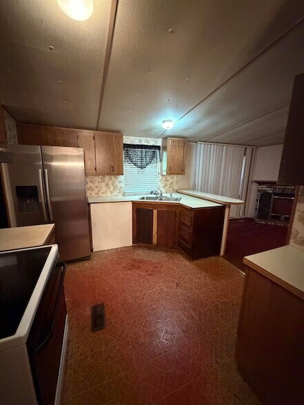 Building Photo - 8021 Pin Oak Rd