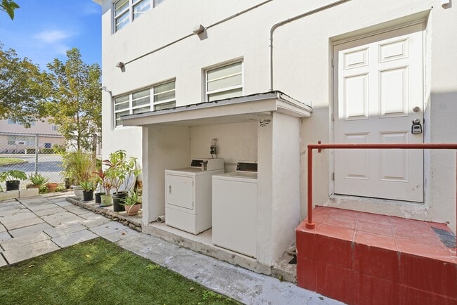 Building Photo - 7530 Dickens Ave