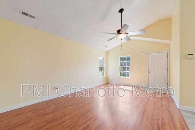 Building Photo - 3649 Dashiel Dr