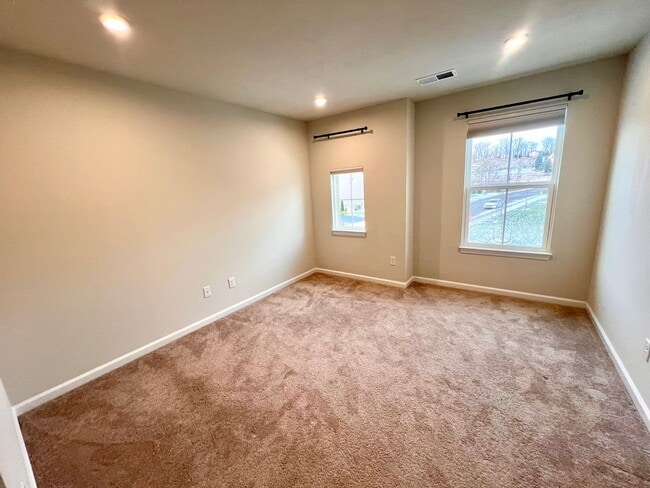 Building Photo - 3 Bed 3 Bath- Mars PA