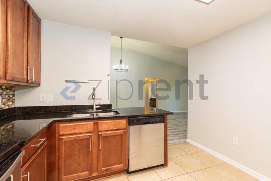 Building Photo - Unit 112