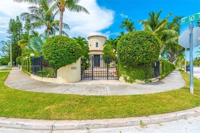 Building Photo - 1051 NE 89th St