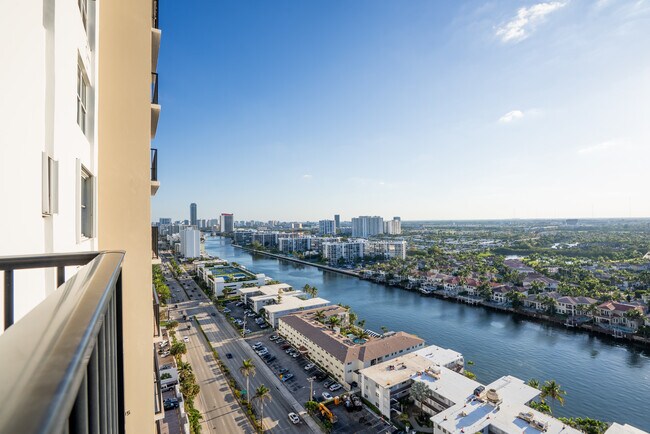 Building Photo - 2101 S Ocean Dr