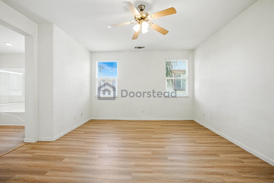 Building Photo - 252 Crescent Moon Dr