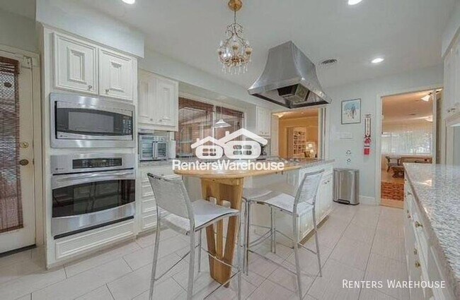 Building Photo - 5203 Chesapeake Way