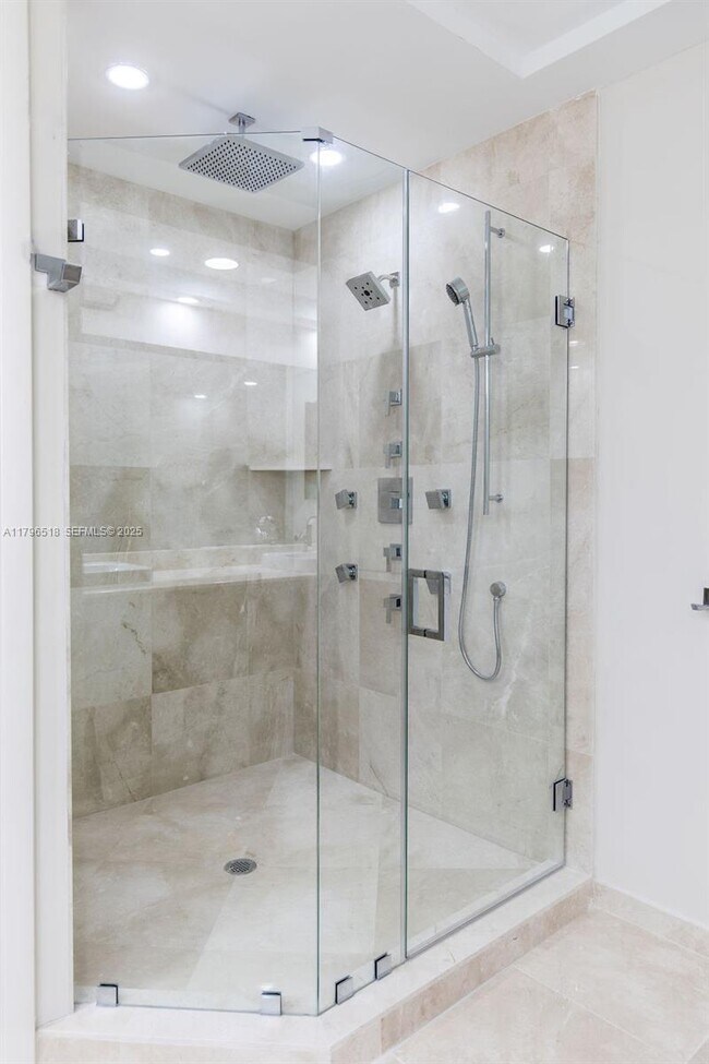 Building Photo - 4810 N Hwy A1A