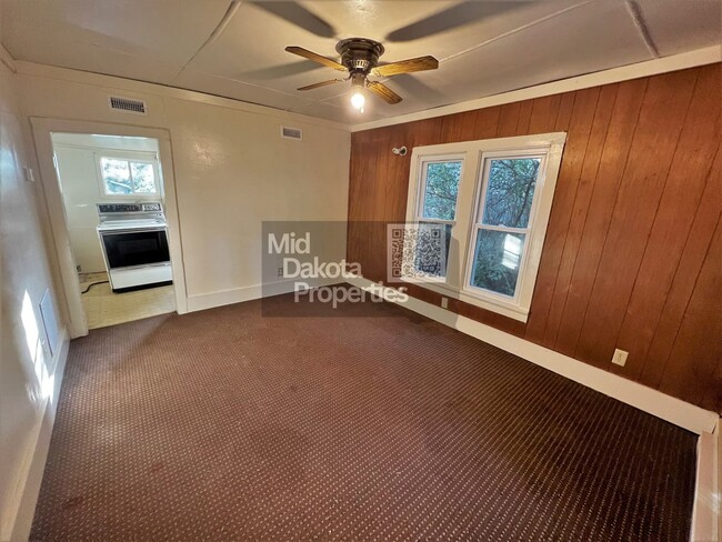 Building Photo - 608 S Wisconsin- 1 Bedroom House