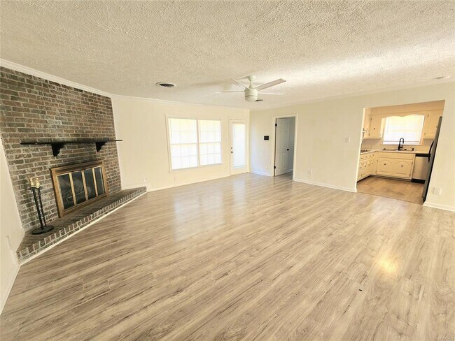 Building Photo - 437 Glade Park Dr