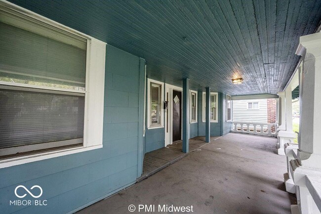 Building Photo - 130 N Gladstone Ave