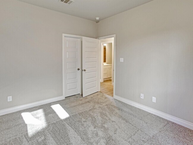 Building Photo - 6634 Waxbill Rd