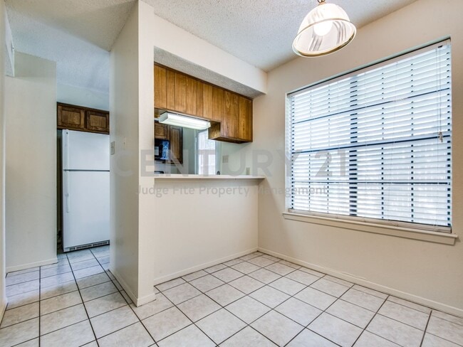 Building Photo - Great 2-Story 2/2.5 Condo Close to UNT For Rent!