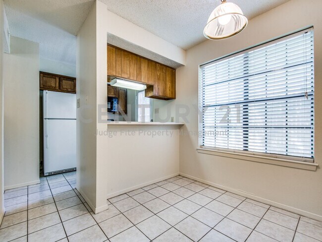 Building Photo - LAST 2 MONTHS RENT FREE!!! Great 2-Story 2/2.5 Condo Close to UNT For Rent!