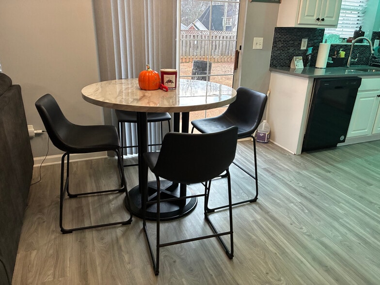 Building Photo - Room in House on Browns Mill Trail