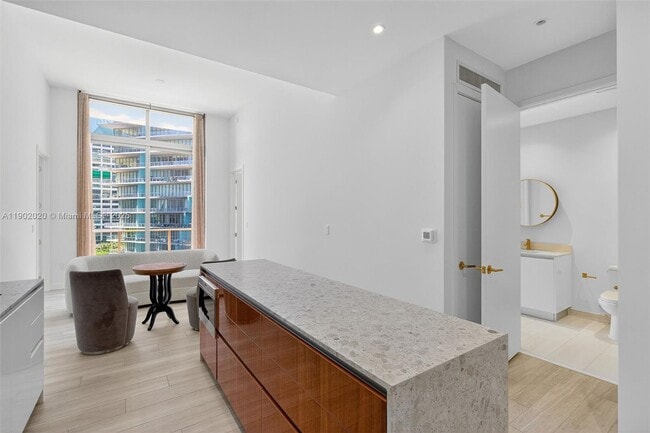 Building Photo - 2655 S Bayshore Dr