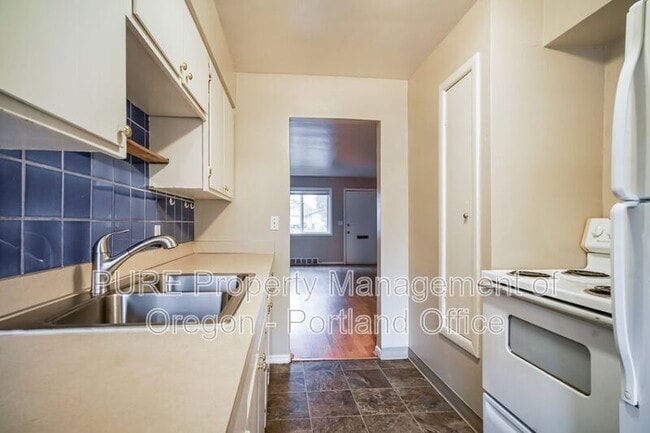 Building Photo - 7008 N Amherst St