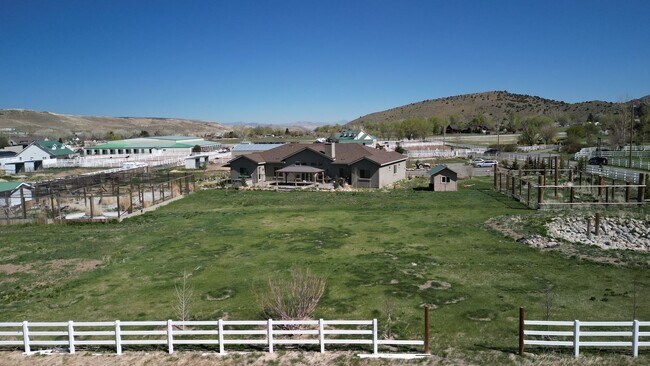 Building Photo - 1015 N Cantlon Ln