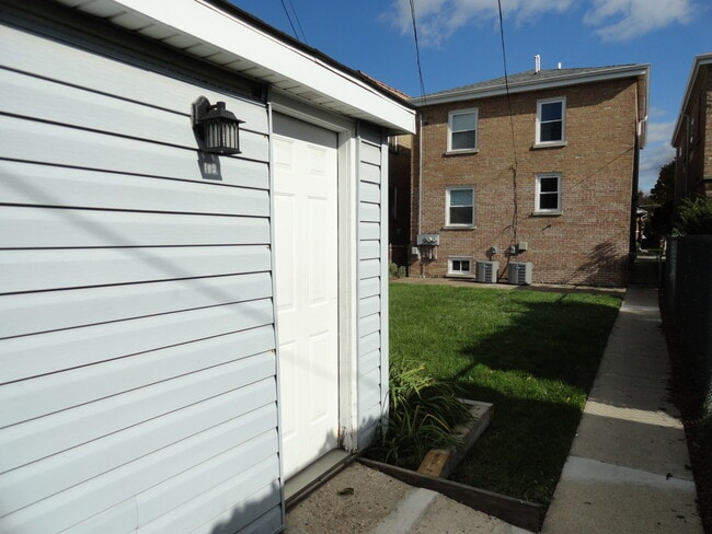 Building Photo - 1410 Maple Ave