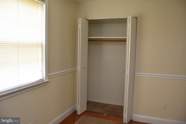 Building Photo - 6820 Cherokee Dr