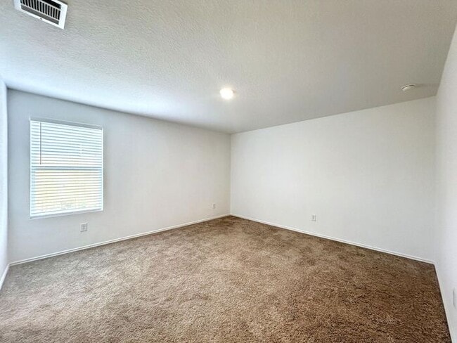 Building Photo - 3-Bedroom Home in a Quiet Neighborhood / P...