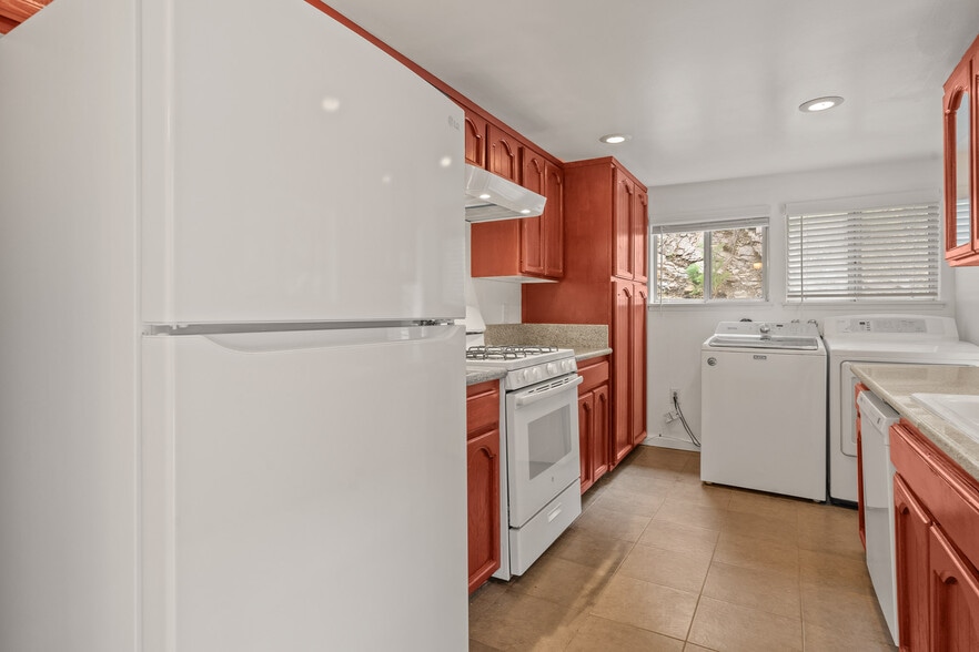 Building Photo - 1628 N Beverly Glen Blvd