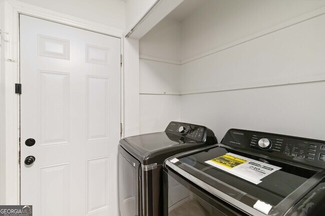 Building Photo - 46 Le Parc Fontaine