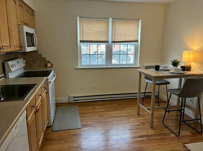 Building Photo - 1193 Hope St