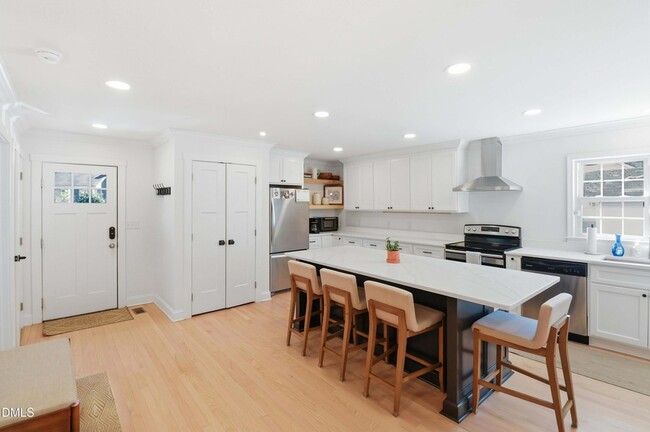 Building Photo - 322 E Millbrook Rd