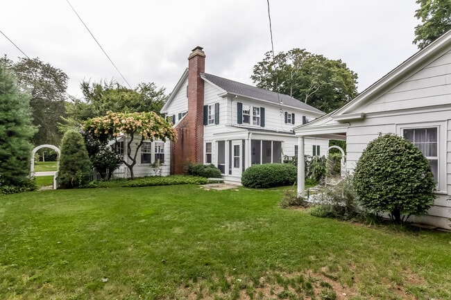 Building Photo - 15 Willard Ave