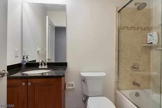 Building Photo - 25 Woodstone Cir